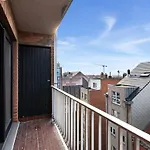 Apartment With Views And Terrace